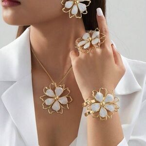 Gold & White Flower Statement Jewelry Set - Women